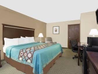 Super 8 By Wyndham Hotel