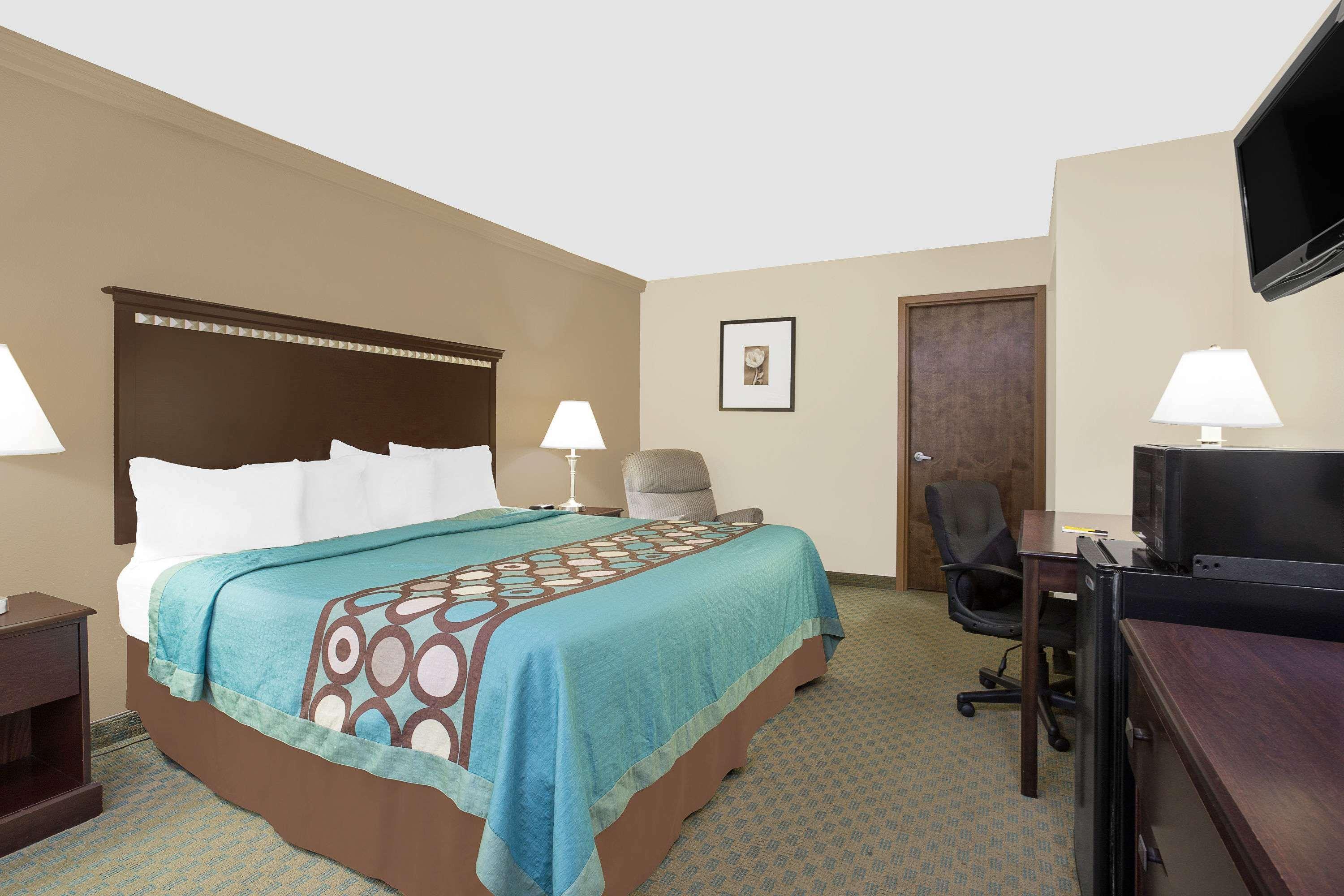 Super 8 By Wyndham Hotel