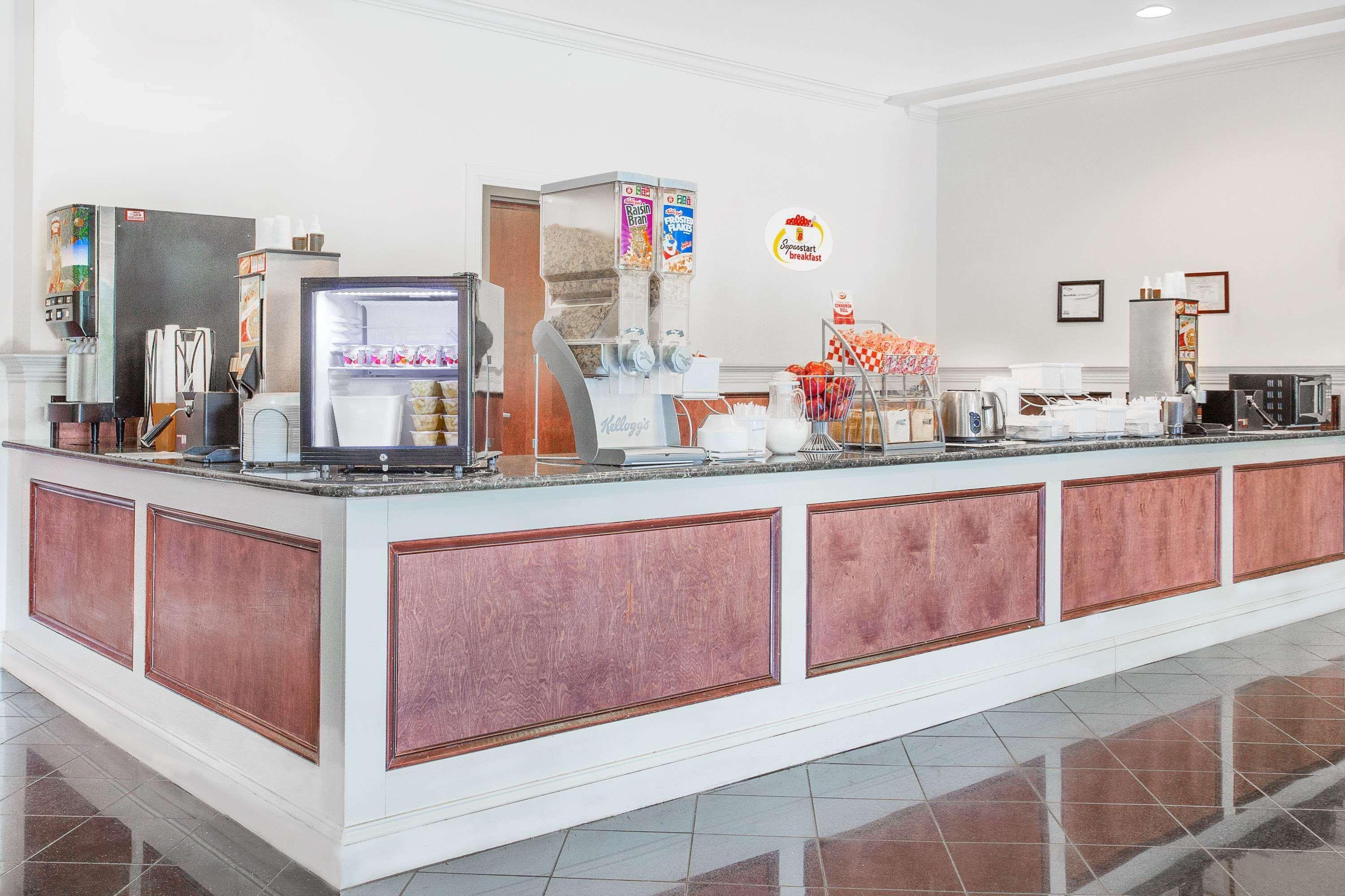 Hotel Super 8 By Wyndham 3*