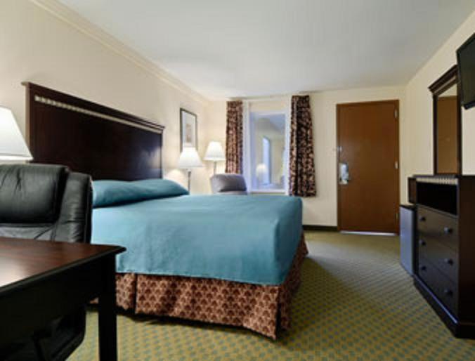 Super 8 By Wyndham Hotel